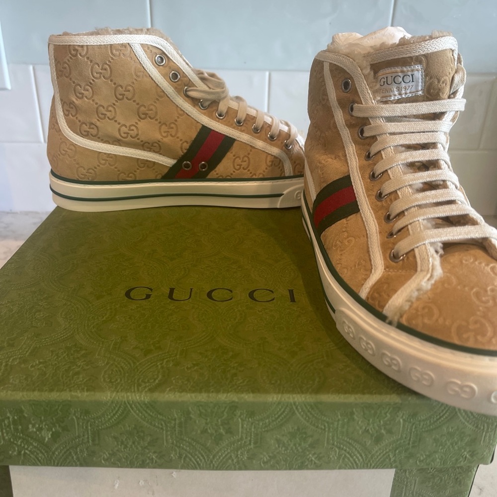 - Men’s Gucci tennis 1977 high top suede and shearling sneakers size 7gucci size - Picture 3 of 6